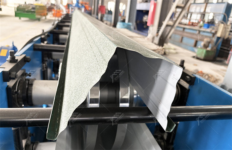 gutter rolling machine.jpg