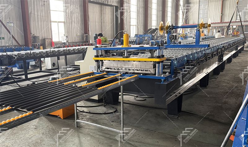 roller shutter door forming machine.jpg
