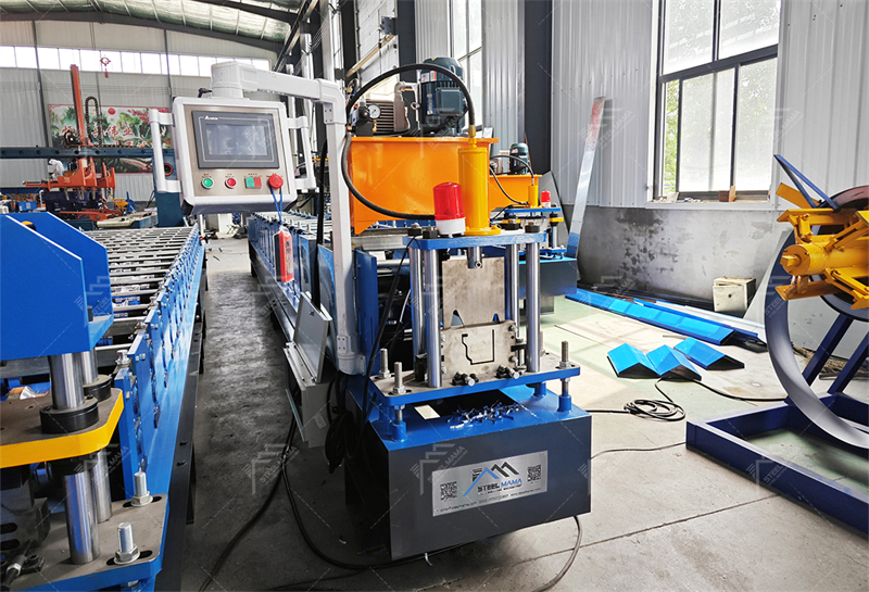 Gutter cold roll forming machine
